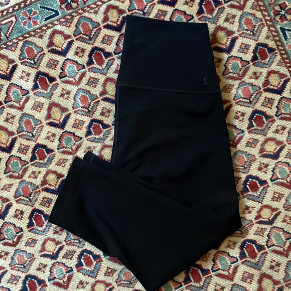 Everlane The Perform Cropped Legging - Picture 2 of 6